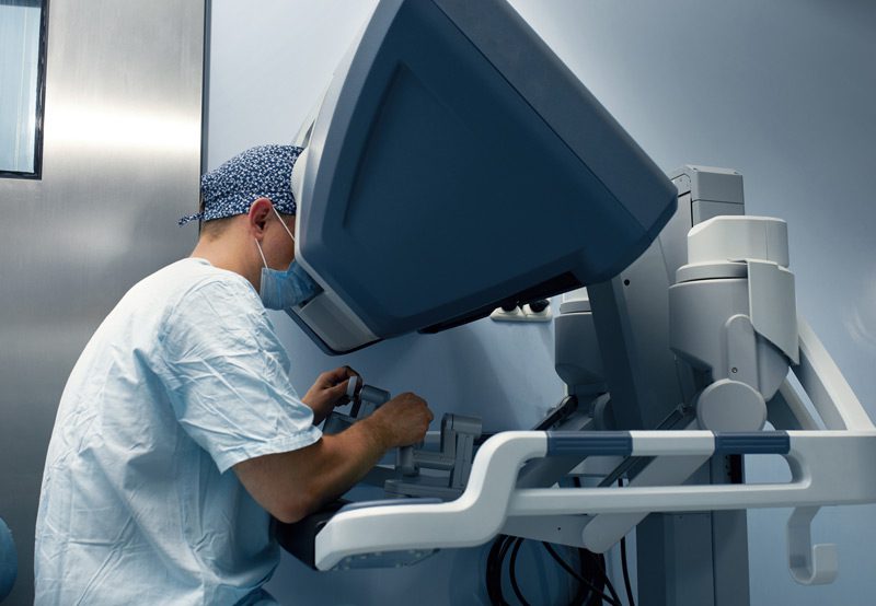 Surgeon-performing-robotic-assisted-prostate-surgery