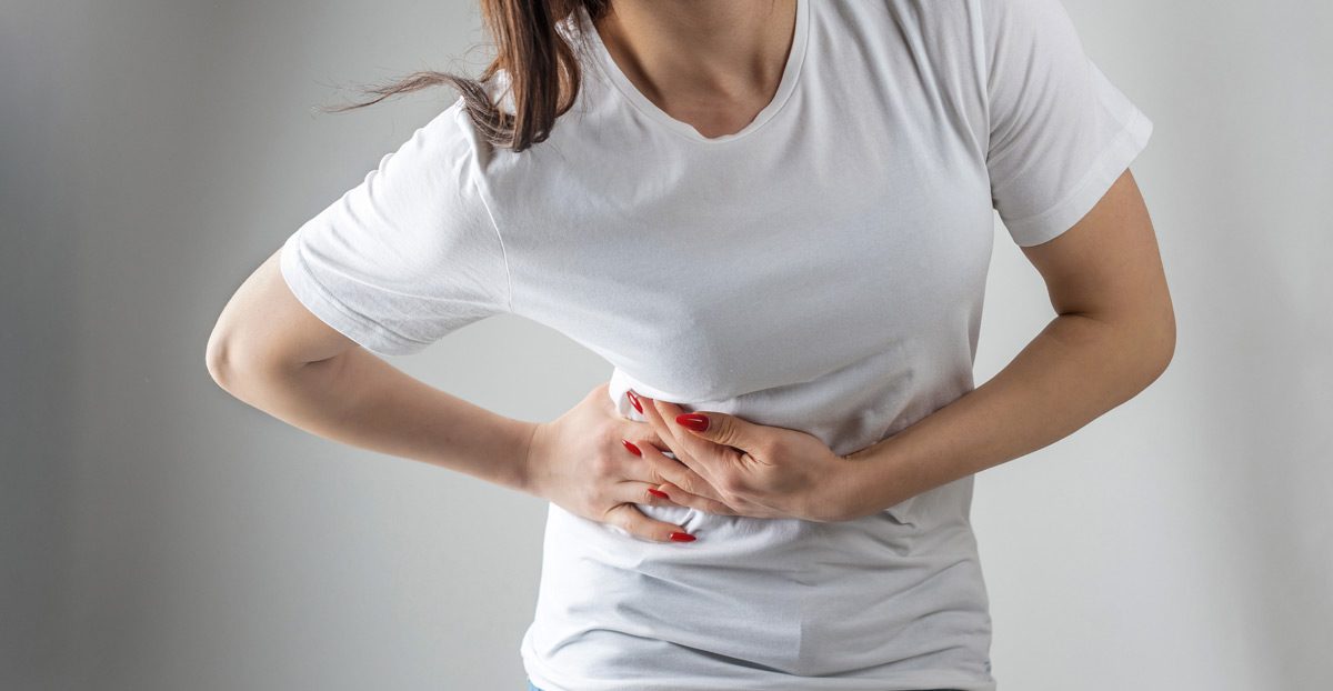 Woman-experiencing-flank-pain